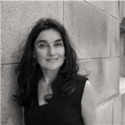 Soy escritora con formación en letras. Me apasiona la escritura y la corrección. Me encantaría dar clases a quienes quisieran mejorar su comunicación escrita.